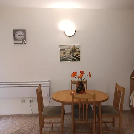 Rutland Bay 公寓 拉夫达